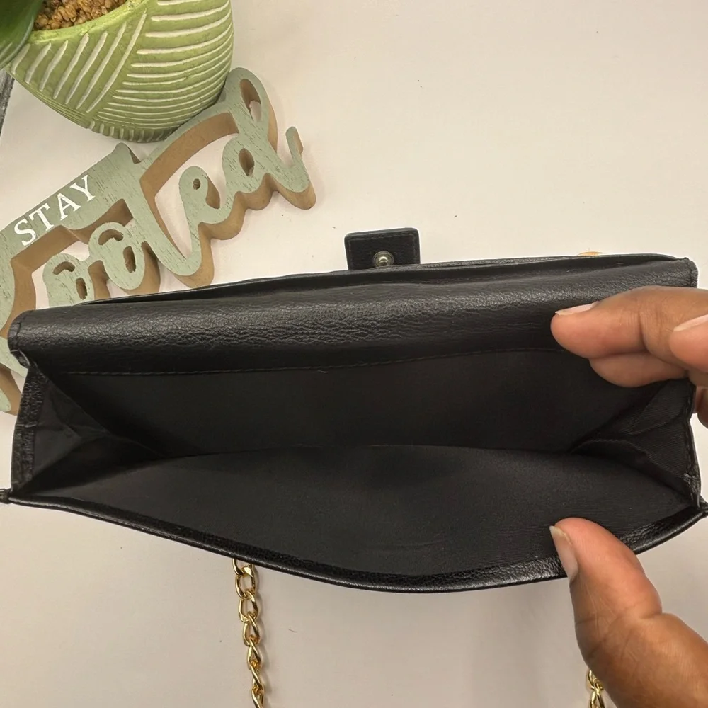 Elegant Christian Dior Wallet on Chain - Picture 12 of 14